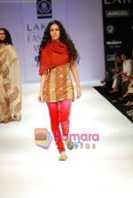 Model walks the ramp for Rehane Show at Lakme Winter fashion week day 4 on 20th Sept 2010 (66).JPG